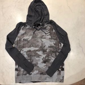 BAR III HOODED V-NECK SWEATSHIRT